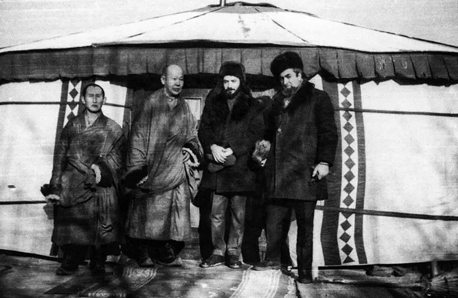 В гостях у высокопоставленных лам в монастыре Гандан УланБатор 1973 г У - фото 1