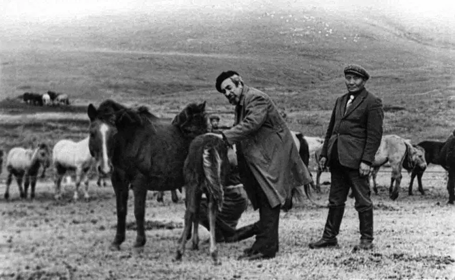 Встреча в степи Центральный аймак 1976 г На III Международном конгрессе - фото 9