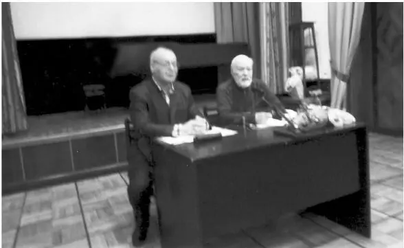 Презентация книги Л Подольского Идентичность Справа Лев Аннинский критик - фото 3