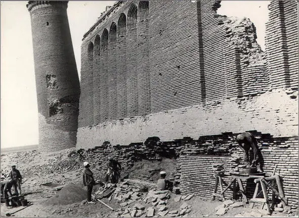 Рис 7 Укрепление фундаментов западного крыла фасада Рабати Малика 1928 г - фото 11