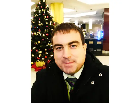 Я поднимаюсь на свой второй этаж открываю дверь поднимаю ногу чтобы сделать - фото 9