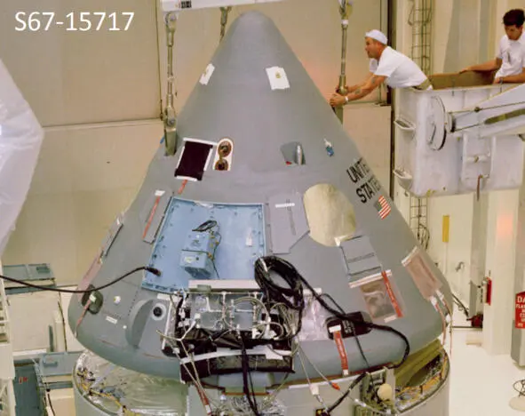Подпись к фотографии S6715717 1967 Командный модуль космического корабля - фото 9