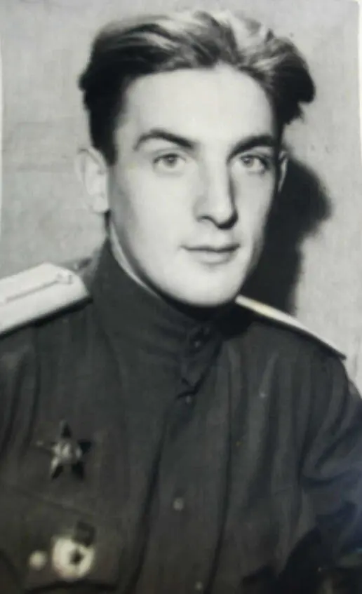 Борис Евдокимович Туркин в 1945 году Елена Борисовна и Алексей Борисович - фото 12