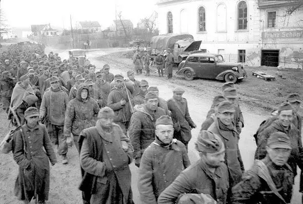 18031945 В районе города Оппельн окружено свыше 5 дивизий противника 18 - фото 18
