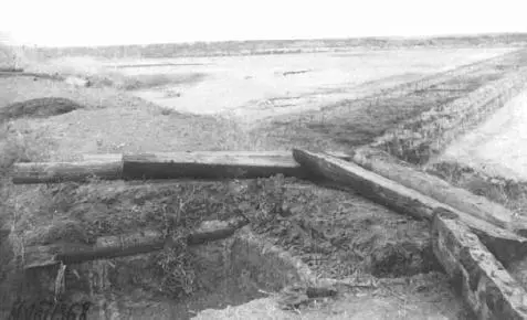 This is the point of Wrangels defenses on the Litovsky Peninsula along the - фото 13