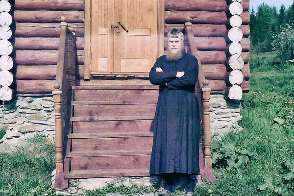 Настоятель храма Архангела Михаила о Сергий Комаров Вот так и молятся здесь - фото 11