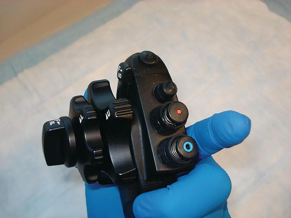 Figure 610 Scope valves The top red valve activates the scopes suction - фото 60