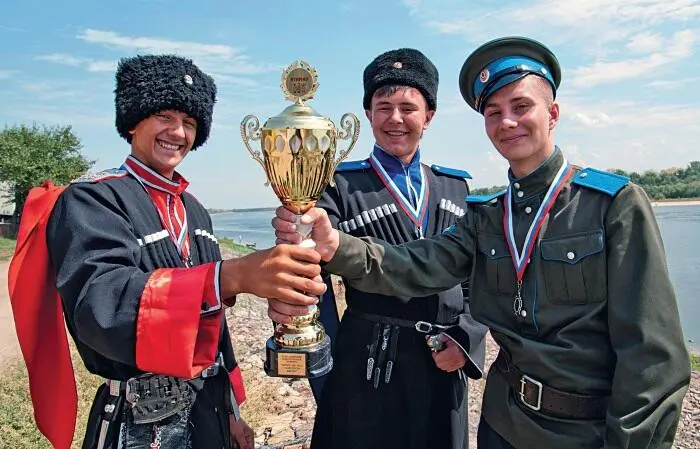 Как на тихом Дону да близ хутора Пухлянского собирались юные казаки а - фото 44