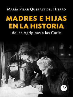 María Pilar Queralt del Hierro Madres e hijas en la historia обложка книги