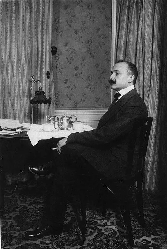 Маринетти в Париже 1909 О романе Маринетти вполне можно сказать словами А - фото 3