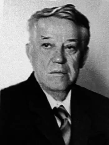 Родился в 1937 году В начале войны его отец был призван в армию и погиб не - фото 13