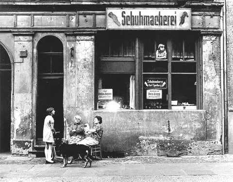 Diese Unterwelt die wir hier betraten erregte unser lebhaftes Staunen von - фото 14