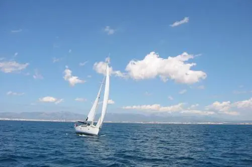 BildAuf in den Segelurlaub Törnstart in der Bucht von Palma de Mallorca - фото 2