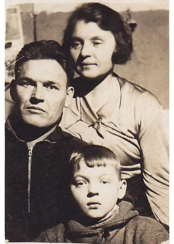 Семья дяди Олега 1936 Семья дяди Олега Маленький дядя Олег двоюродный брат - фото 44