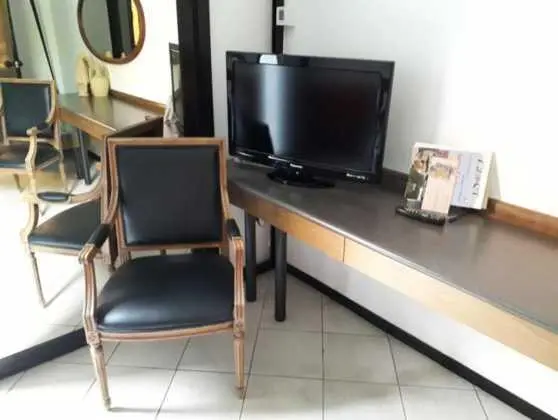 Zum Zimmer kann ich im Grunde genommen nicht viel sagen Einfach ein Zimmer - фото 15
