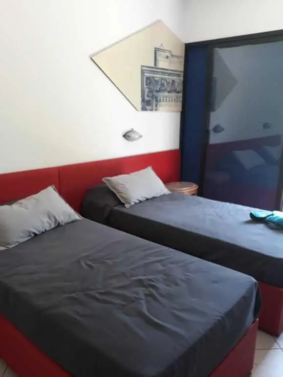 Zum Zimmer kann ich im Grunde genommen nicht viel sagen Einfach ein Zimmer - фото 14
