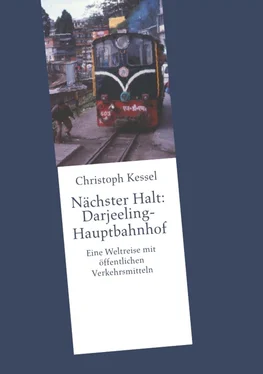 Christoph Kessel Nächster Halt: Darjeeling-Hauptbahnhof обложка книги