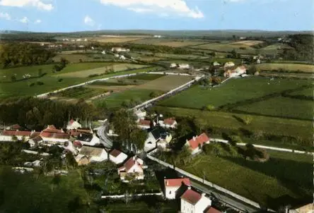 Bild 5 Druy Parigny Luftaufnahme Im Hintergrund Dardault und die Route - фото 5