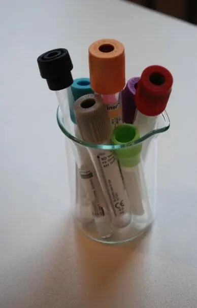 Für eine Blutzuckermessung werden nur kleine Mengen an Blut benötigt hier - фото 6