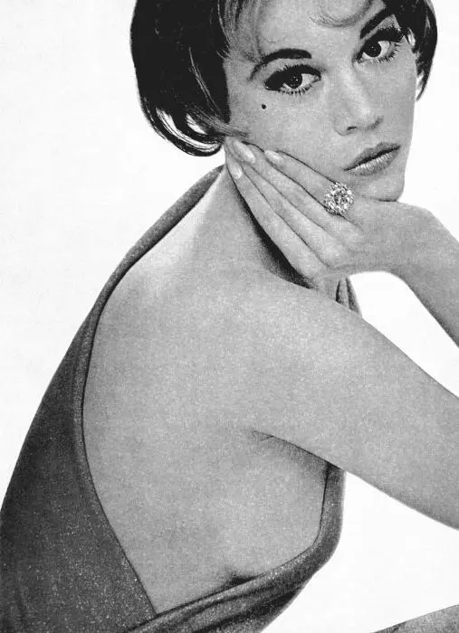 Моя фотография для Harpers Bazaar сделанная Ричардом Аведоном 1960 г - фото 22