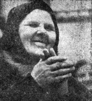 Мать аплодирует сыну и его лохматому другу Между тем зрители получили - фото 6