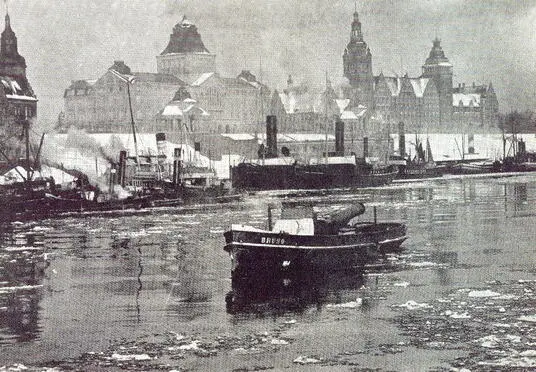 Stettin Am Kai lagen riesige Haufen Heu und Stroh Das Laden ging gleich los - фото 16