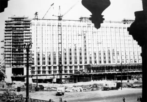 Строительство гостиницы Россия 1966 г В состав комплекса входили также - фото 16