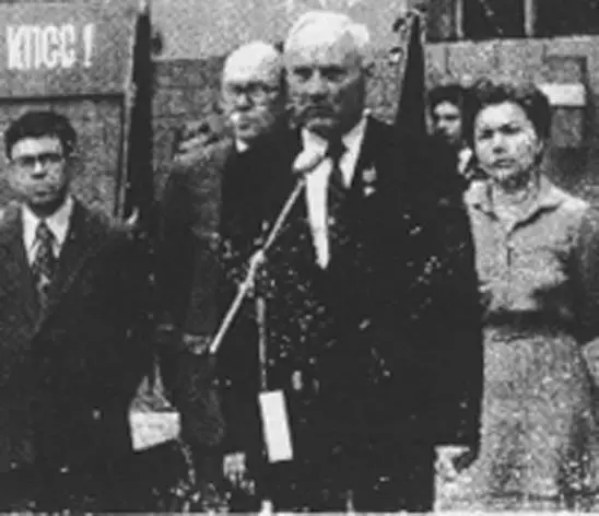 122 ЕГ Рудяк выступает на митинге по случаю годовщины снятия блокады - фото 147