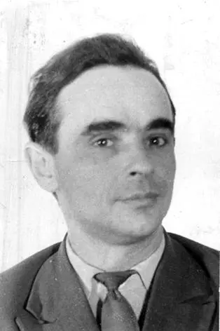 129 ПА Токарев член парткома 130 Аспирант кафедры 8 ЮН Мухин - фото 154