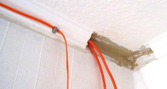 Abb 2 Netzwerkkabel können auch unsichtbar hinter Stuckleisten verlegt werden - фото 2