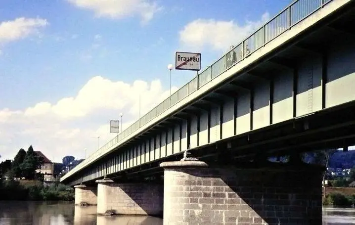 Es heißt die erste Brücke über den Inn sei dort im Jahr 1260 geschlagen - фото 1