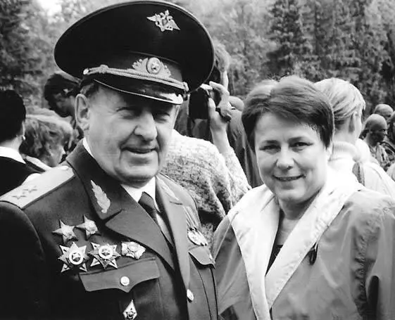 С женой Валентиной Прохоровной Тарасовой на сборе молодежных - фото 27