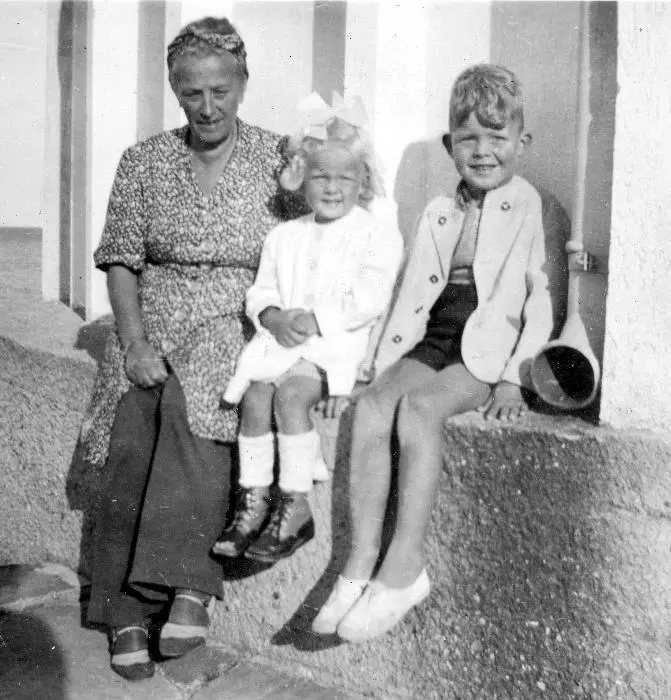 Mit Oma in Binz am Kurhaus V Mit Oma in Binz Oma du bist aber hübsch - фото 7