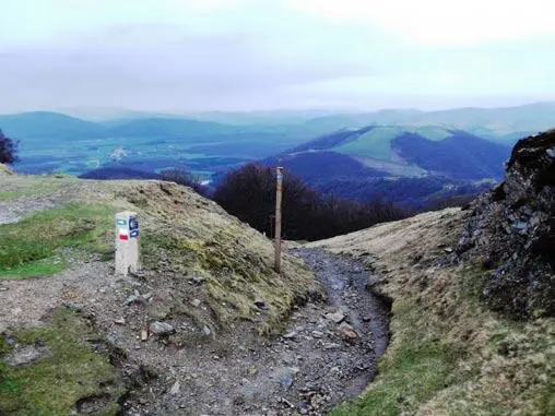 Bergab Richtung Roncesvalles Die Temperatur ﬁel mittlerweile ziemlich in den - фото 7