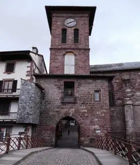 Das Spanische Tor in SaintJeanPieddePort Kurz hinter - фото 3