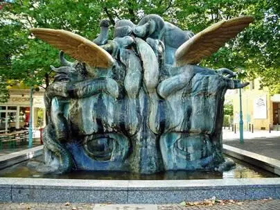 Anne Poirier Patrick Poirier La Fontaine de Gorgo 1987 Henriettenplatz Das - фото 22