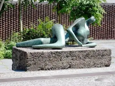 Henry Moore Liegende 1956 Hanseatenweg 10 Unsere Ruinen Die Plastiken Henry - фото 3