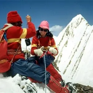 Hannelore Schmatz rastet 1979 beim Aufstieg zum Mount Everest auf 7000 Metern - фото 9