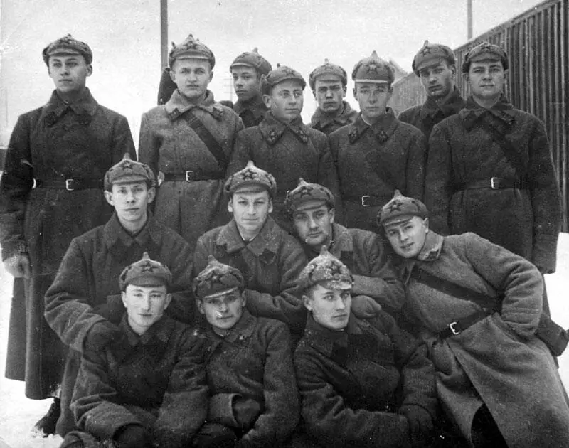 Взвод Г В Юркина в полковой школе 1938 г А в октябре 1940го отличник - фото 20