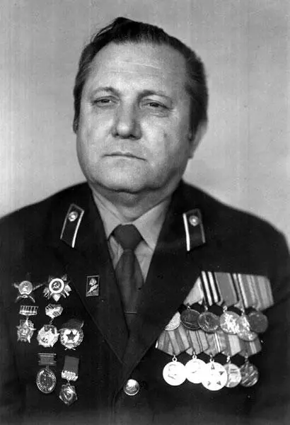 Павел Иванович Винников После службы он работал в системе инкассации окончил - фото 49