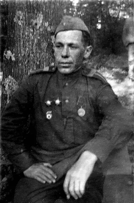 Яков Моисеевич Лапкин На фронте 1944 г В 44м вернулись в свою квартиру на - фото 53
