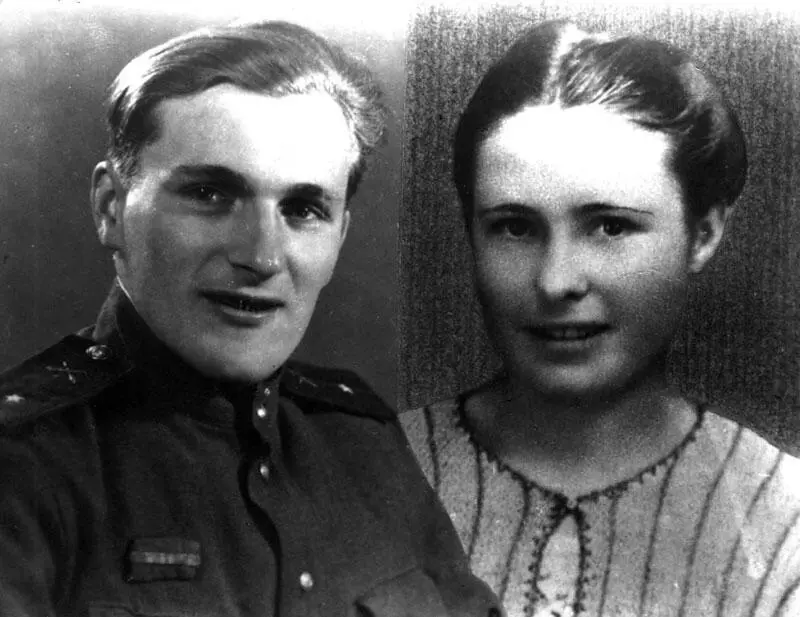 Михаил и Раиса Маркевичи Берлин 1945 г Мне очень жаль что мы с сестрами - фото 76