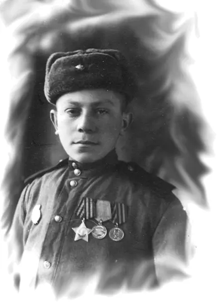 Леонид Абельевич Бененсон 8 ноября 1943 года я был призван в регулярную армию - фото 90