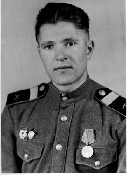 Дрезден 1945 год Стреляли из фаустпатрона ручного гранатомета я был - фото 110