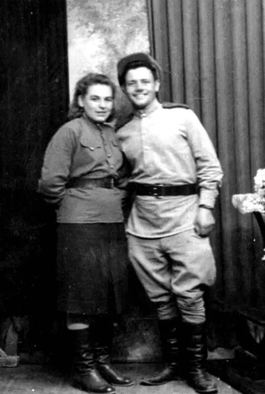 Андрей Георгиевич и Екатерина Васильевна Мирошкины У меня в руках трудовая - фото 113