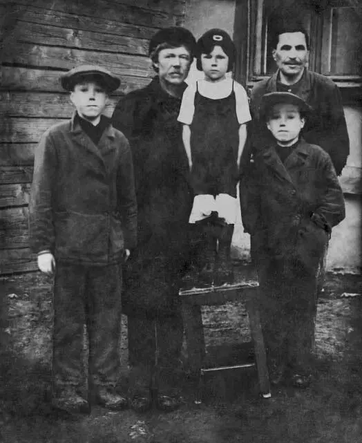 Шелобановы В ноябре 1941 года призвали на фронт главу семьи У прадеда была - фото 118