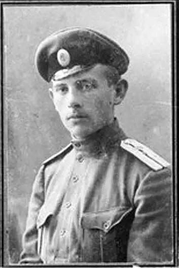 Папа прапорщик Он только окончил юнкерское училище Июль 1917 г Отец - фото 150