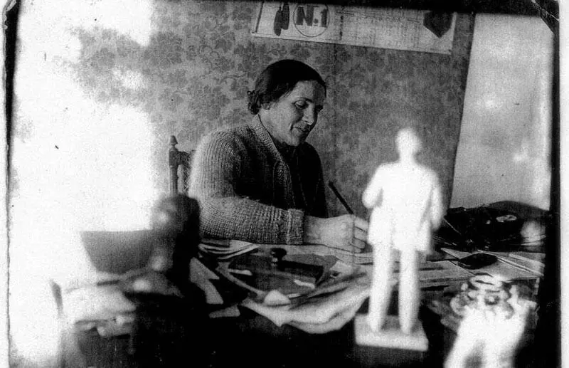 Зинаида Васильевна Любкина 1940 г Дедушка в сентябре октябре 1941 года - фото 160