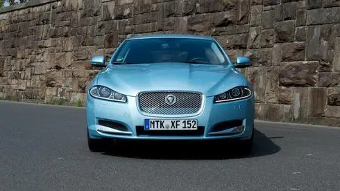 Markantes Gesicht mit Katzenkopf Der XF Sportbrake ist ein Hingucker Quelle - фото 2