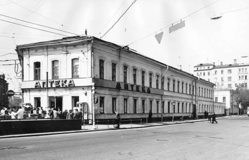 Бывшая аптека Феррейна Фотография 1970х годов В 1884 году окончивший - фото 64